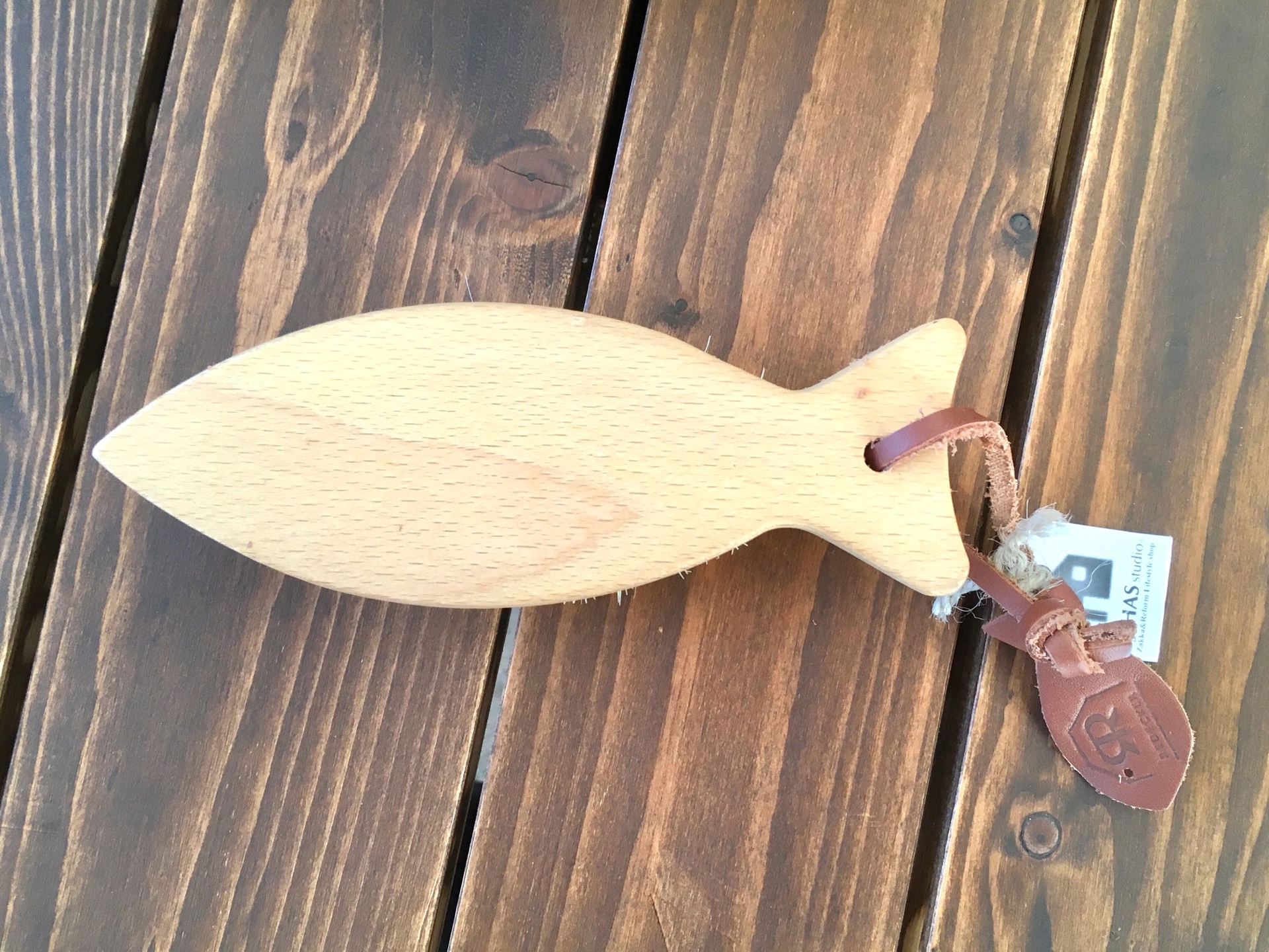 ＜スタジオ＊新作雑貨＞お魚型のベジタブルブラシとマットブラックのミニバケツ＊ドイツ老舗ブラシメーカー「レデッカー社」