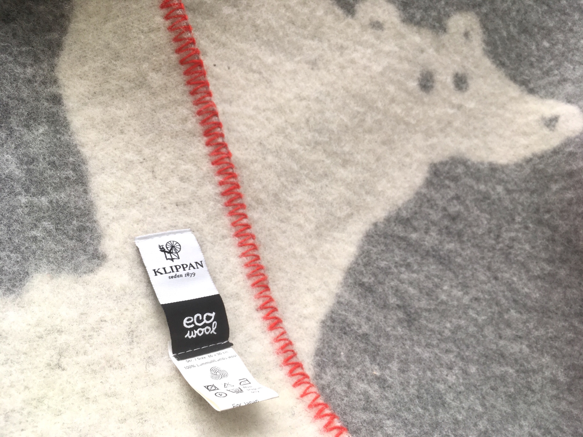 【熊谷店でも使用中！】エコウールマーク付きのウールひざ掛け「KLIPPANの白くまブランケット」