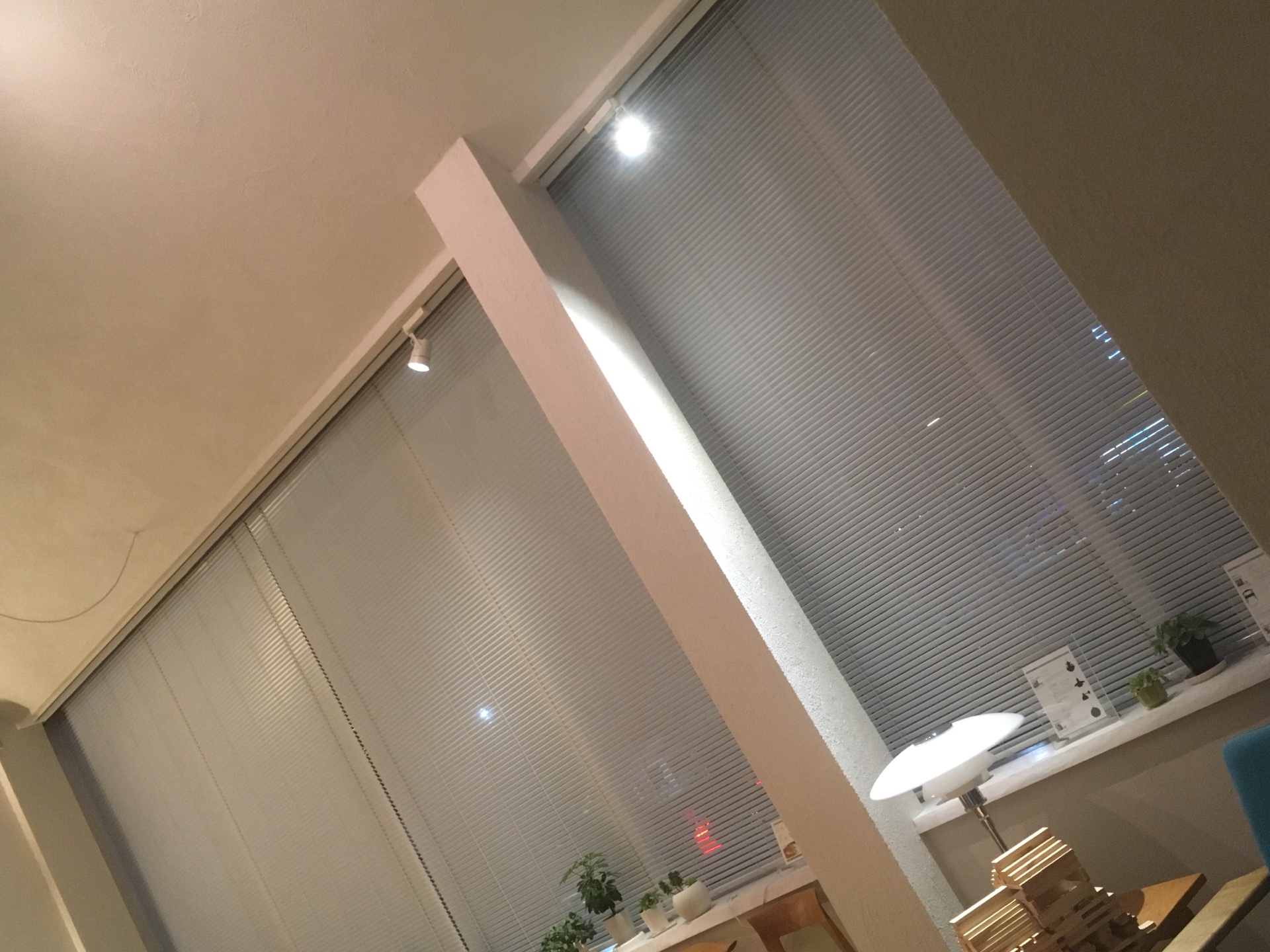 ＜スタジオ＊照明＞夕方からのお打合せように、スポットライトが付きました！