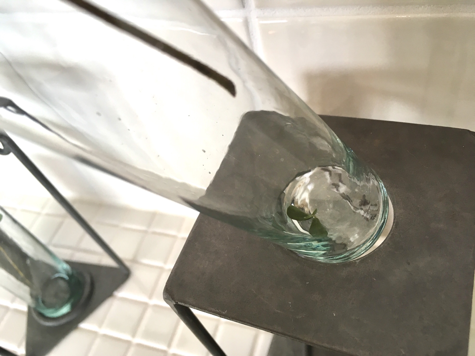 ＜スタジオ＊新作雑貨＞四角と三角のアイアンフラワーベース＊暮らしにお花を取り入れませんか？