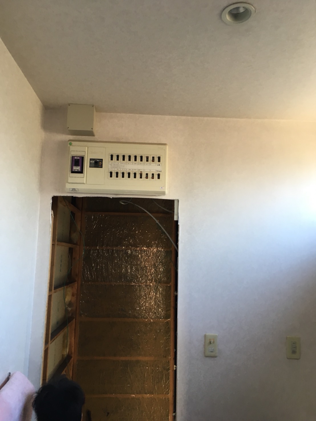 洗面所暖房機、設置しました。。。