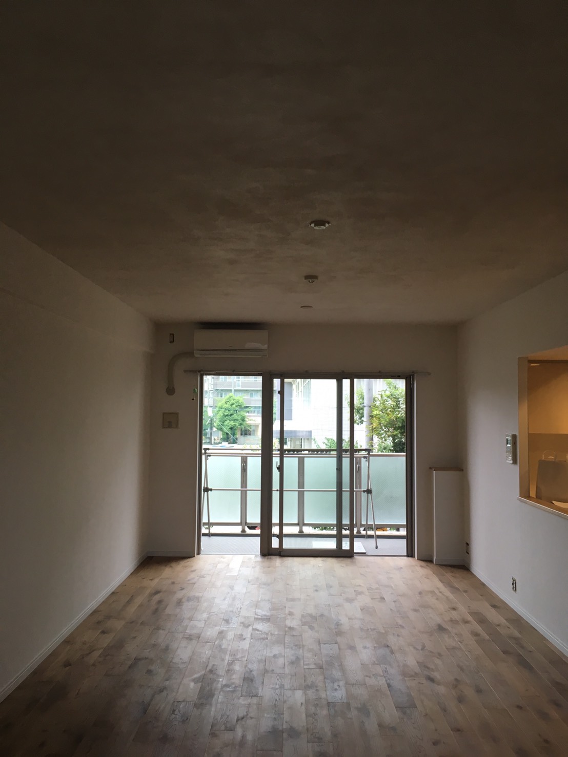 LOHAS material ～無垢フローリング ラスティックオーク～