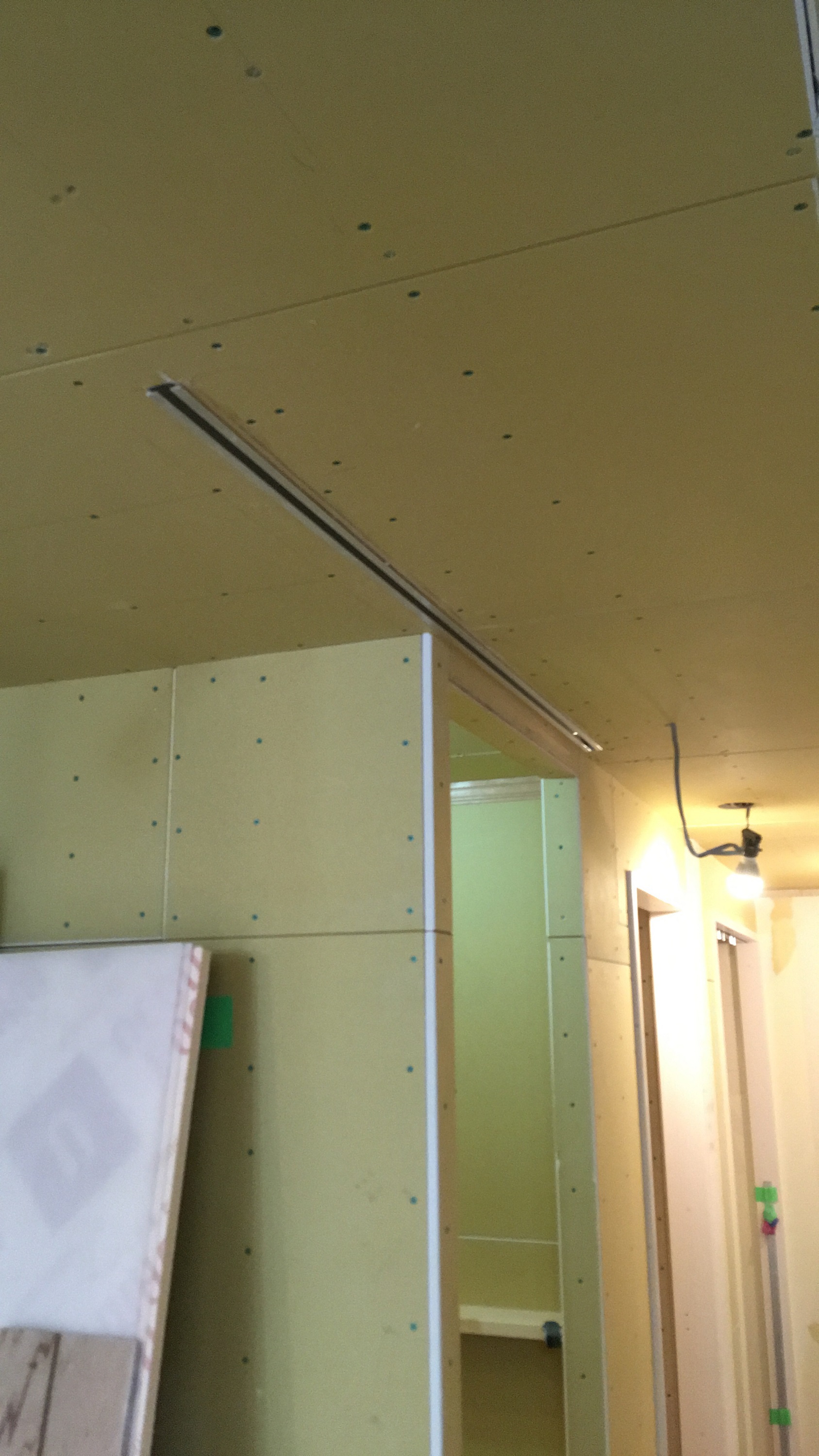 上吊り引き戸でスッキリ！