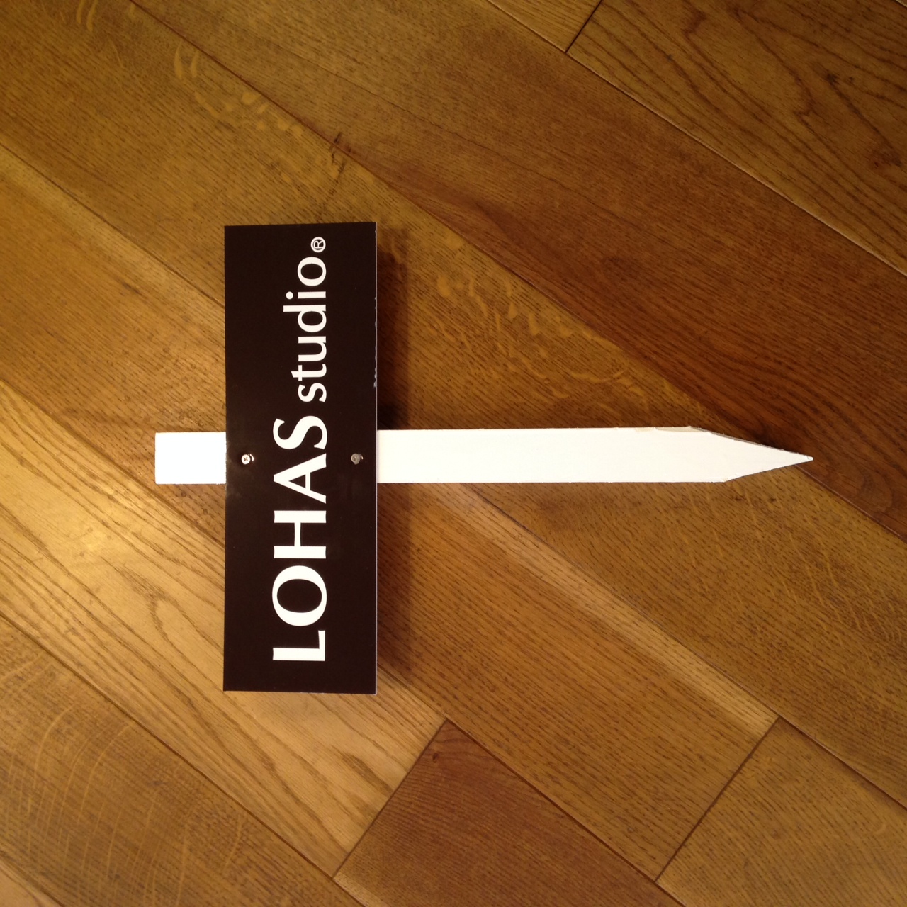 お客様用駐車場に新しい看板（手作りです！）