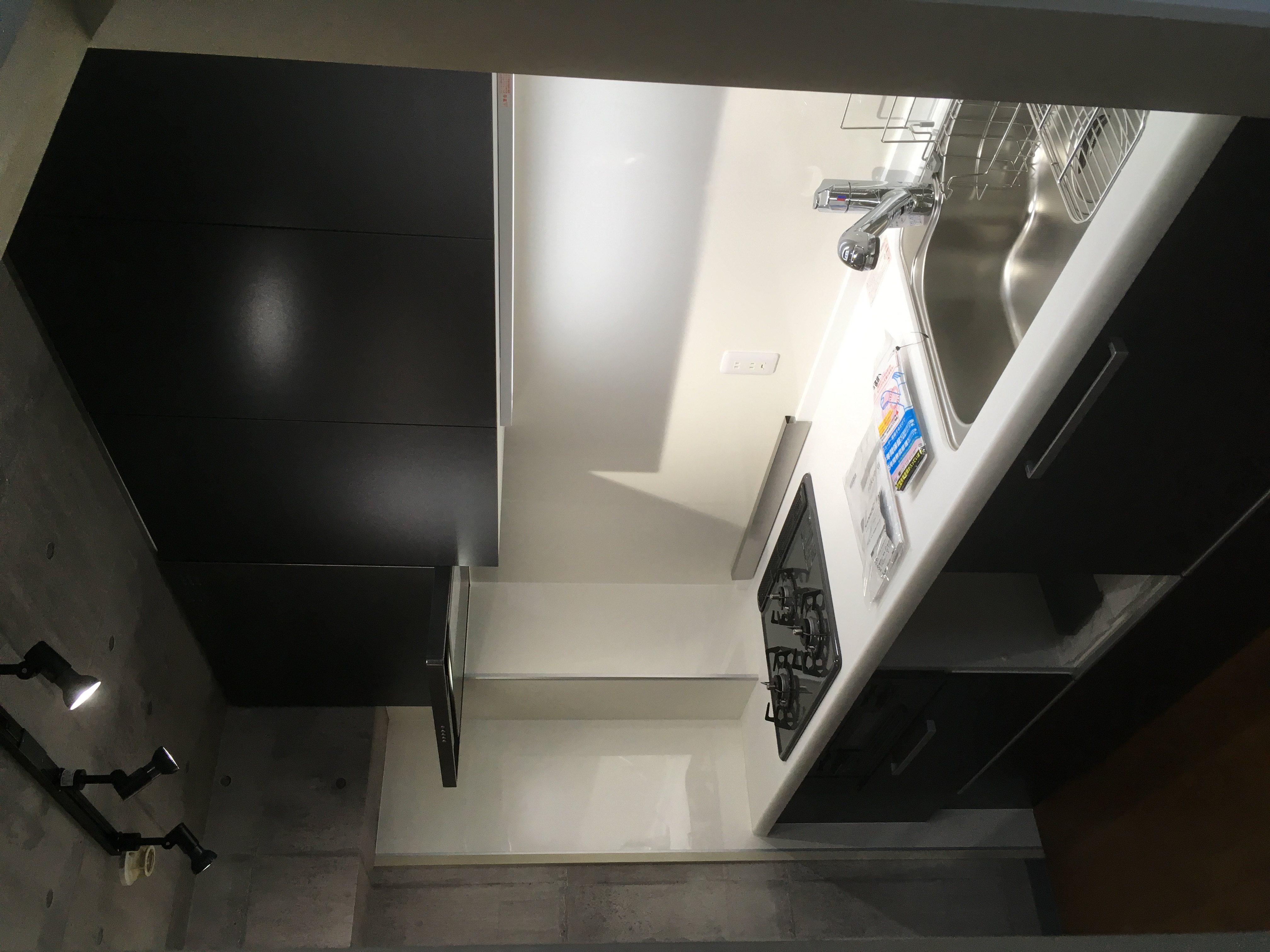 ラクエラのレンジフードに…