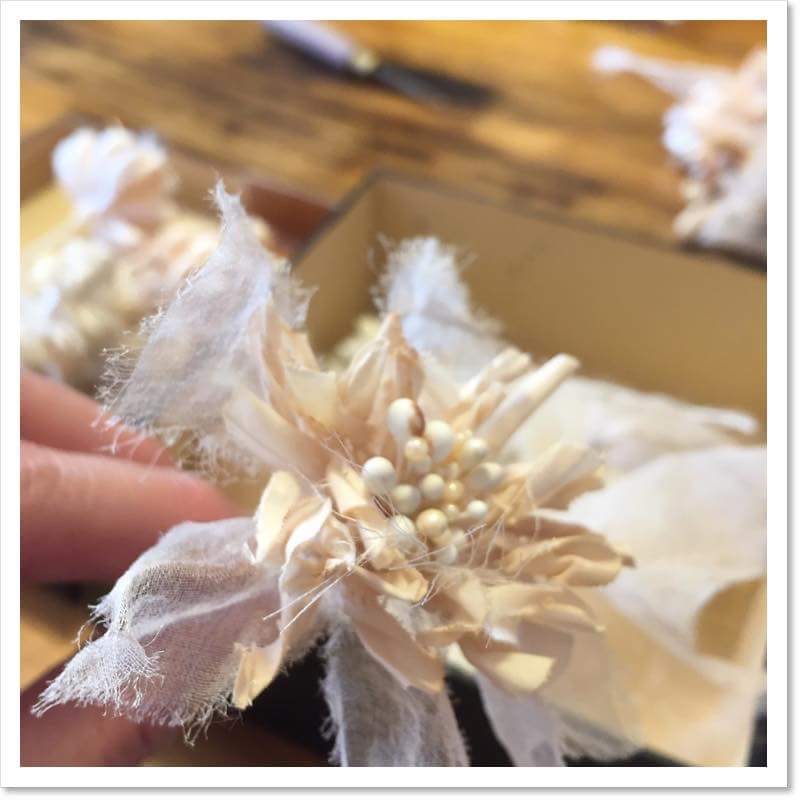 【ワークショップのお知らせ】花びらオブジェの会 　布花コサージュを作ろう♪
