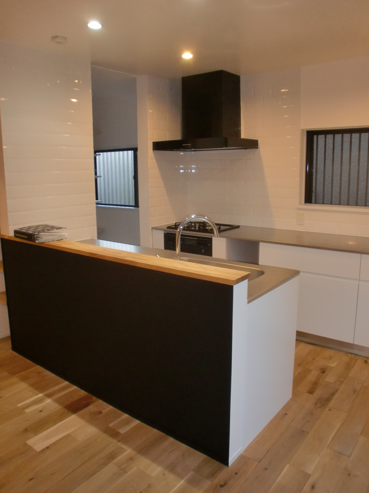 中古リノベ　お引き渡し③～２列型キッチン～