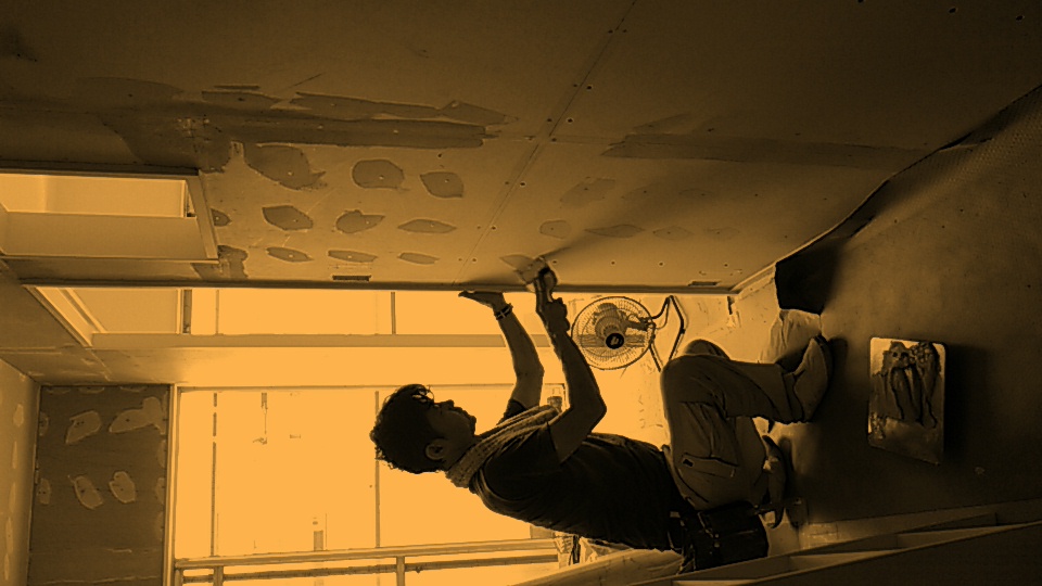 クロス職人　パテ処理