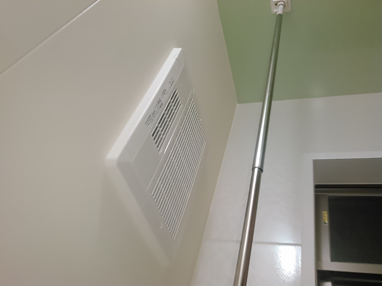 既存ユニットバスの天井換気扇から浴室暖房乾燥機に交換～高須産業BF-SHシリーズ～