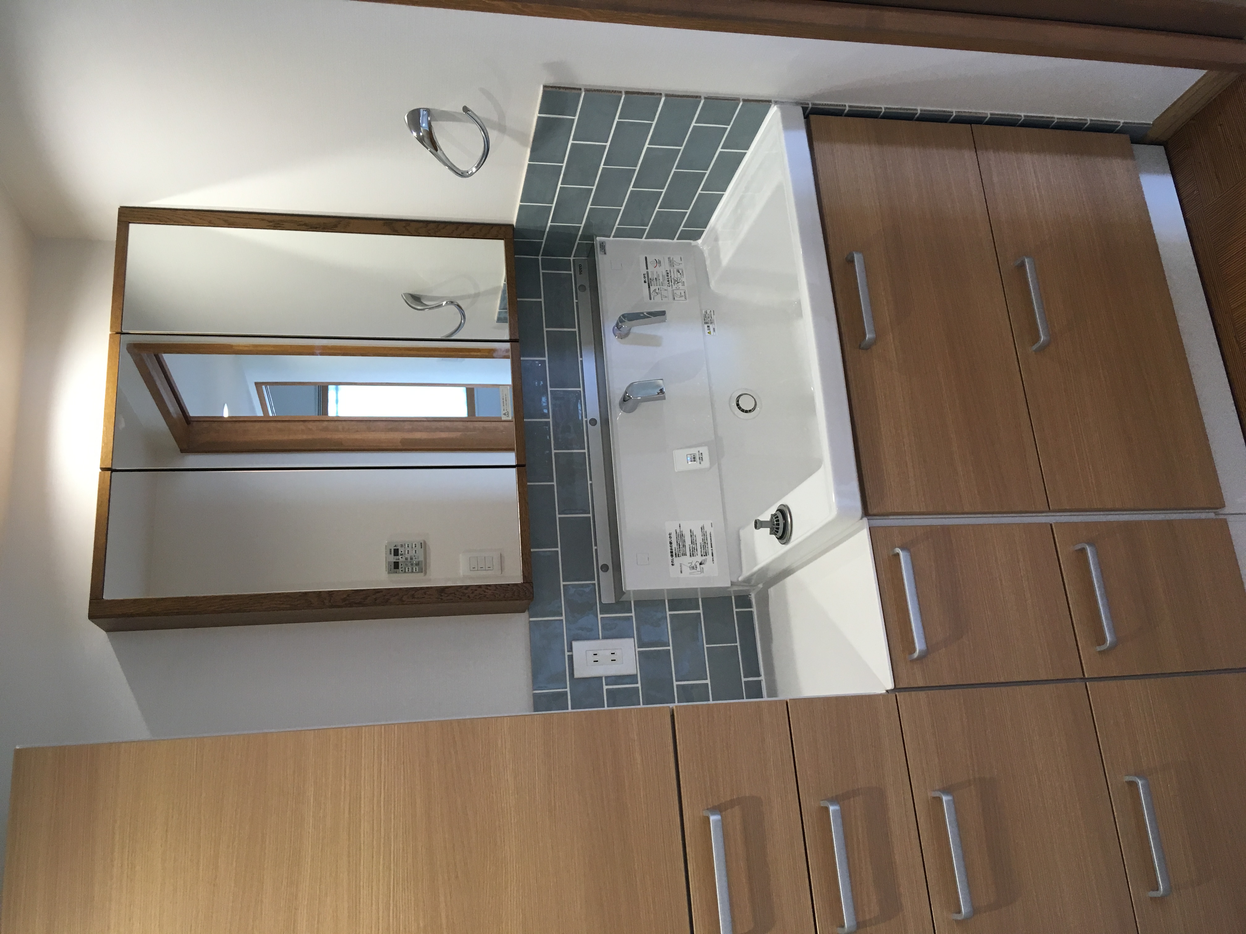 造作風？洗面化粧台（TOTOサクア）