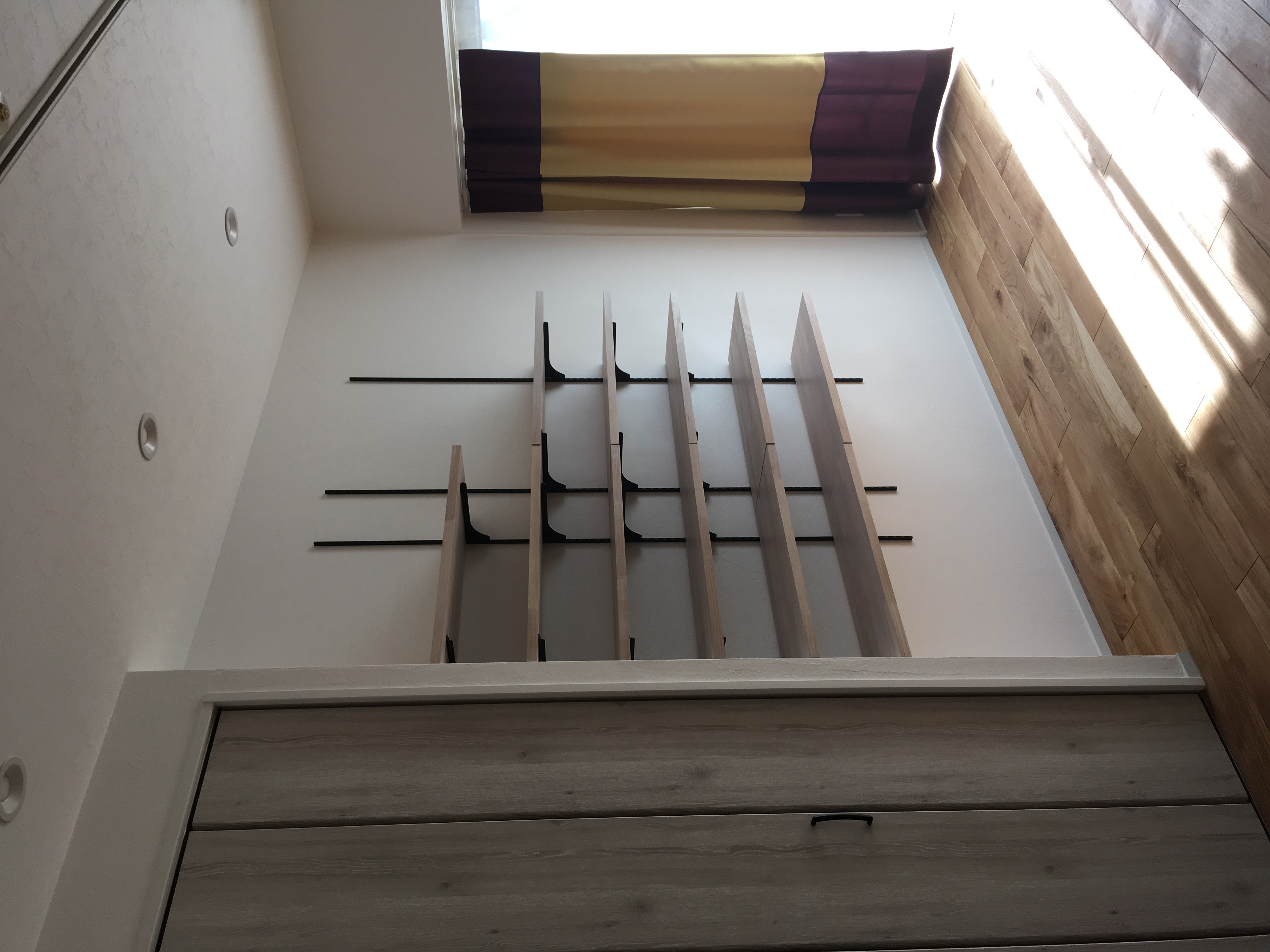 背面ブラケット式可動棚