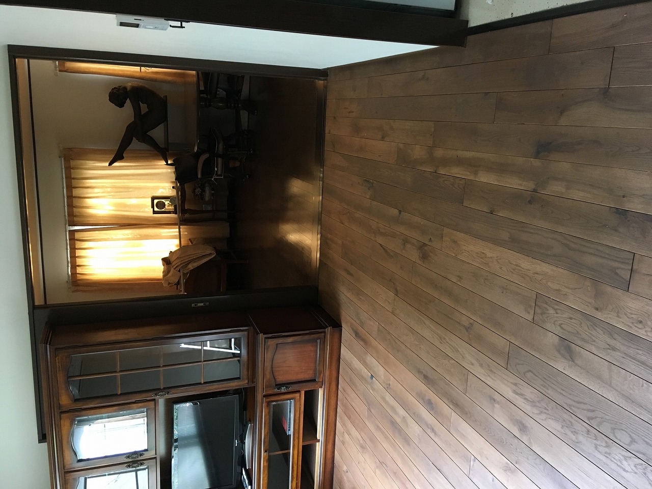 無垢フローリング貼　～国産ナラ材　ミディアムブラウン塗装～