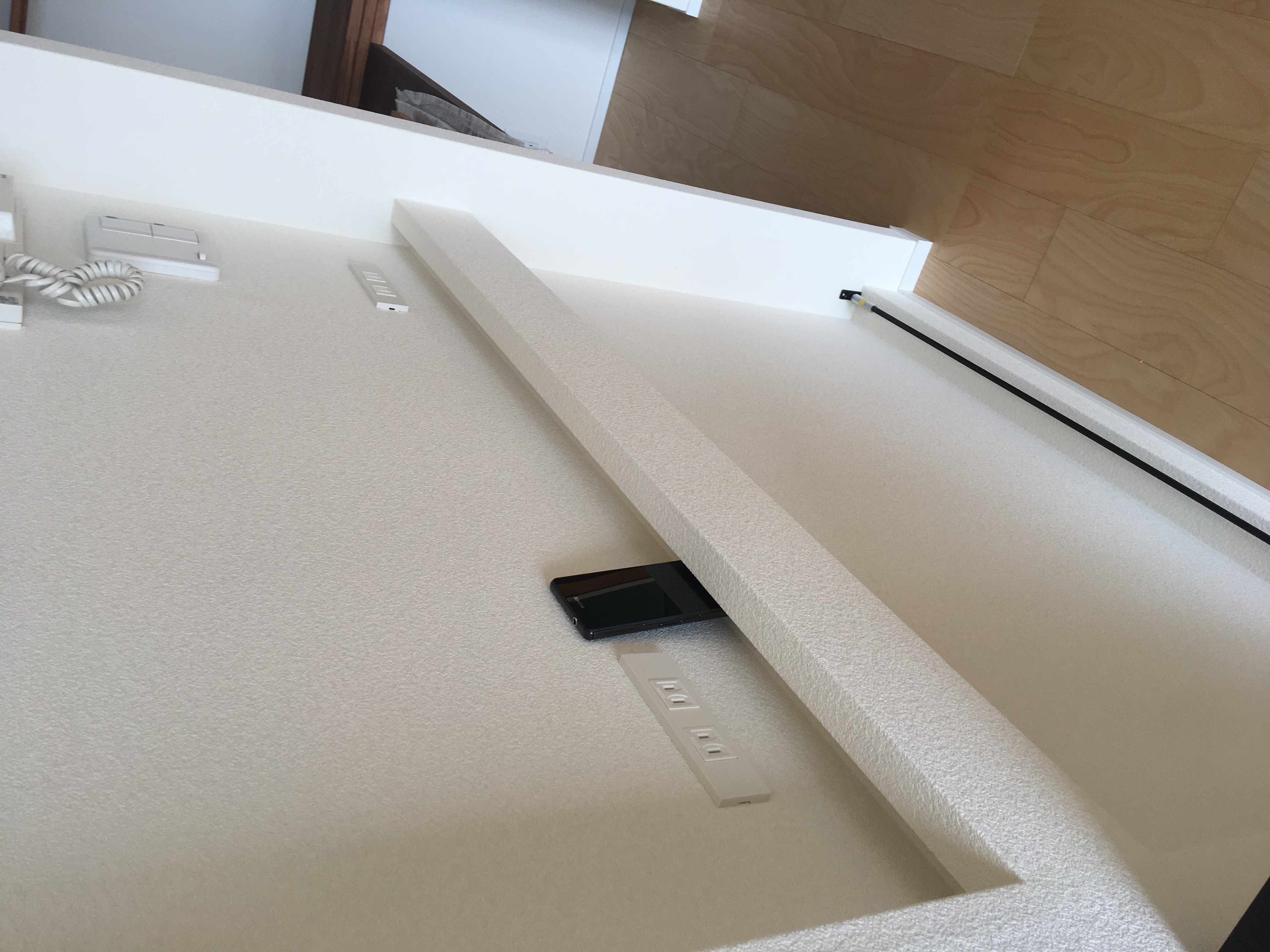 造作キッチンカウンター+マルチ壁面