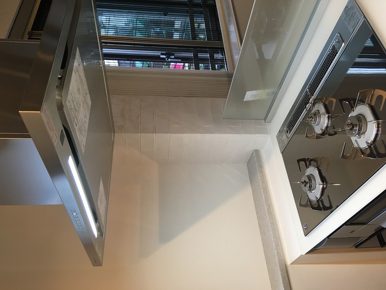 閉鎖的なキッチンを開放的なペニンシュラ型キッチンに！