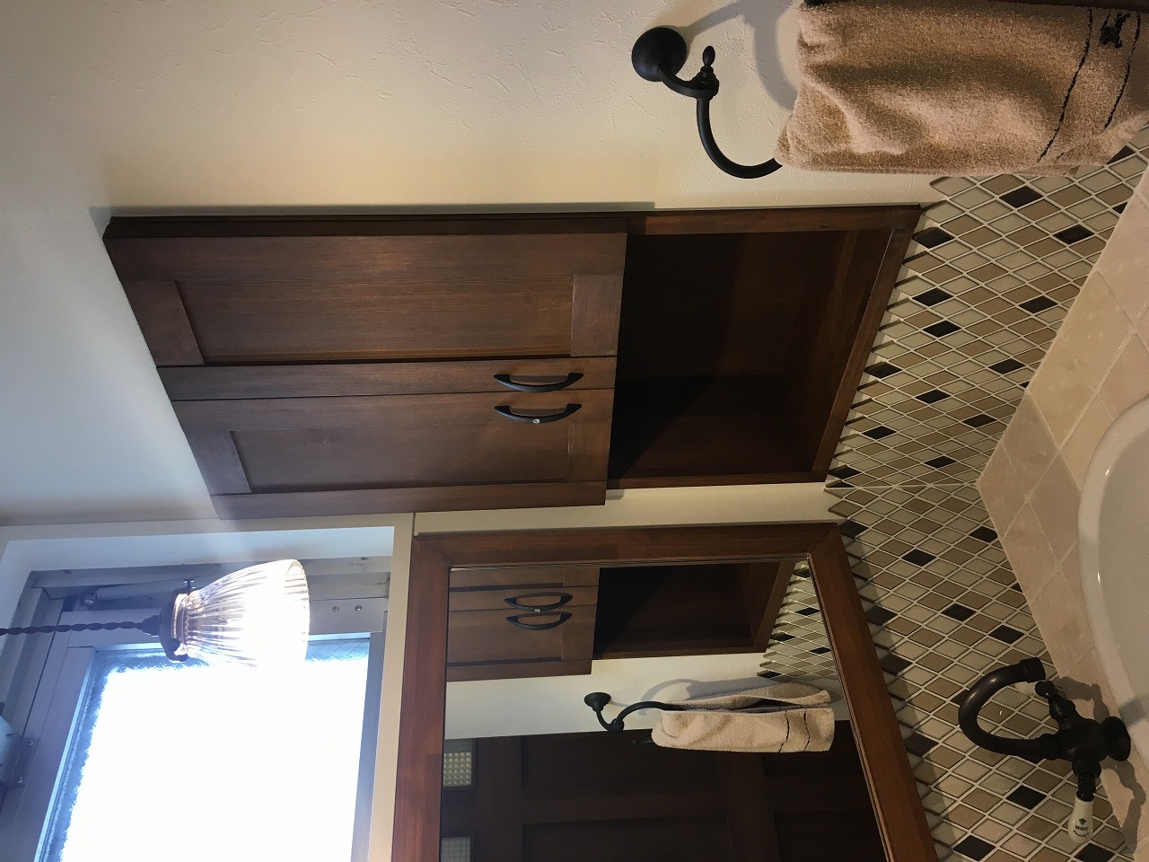 造作洗面とペンダントライト