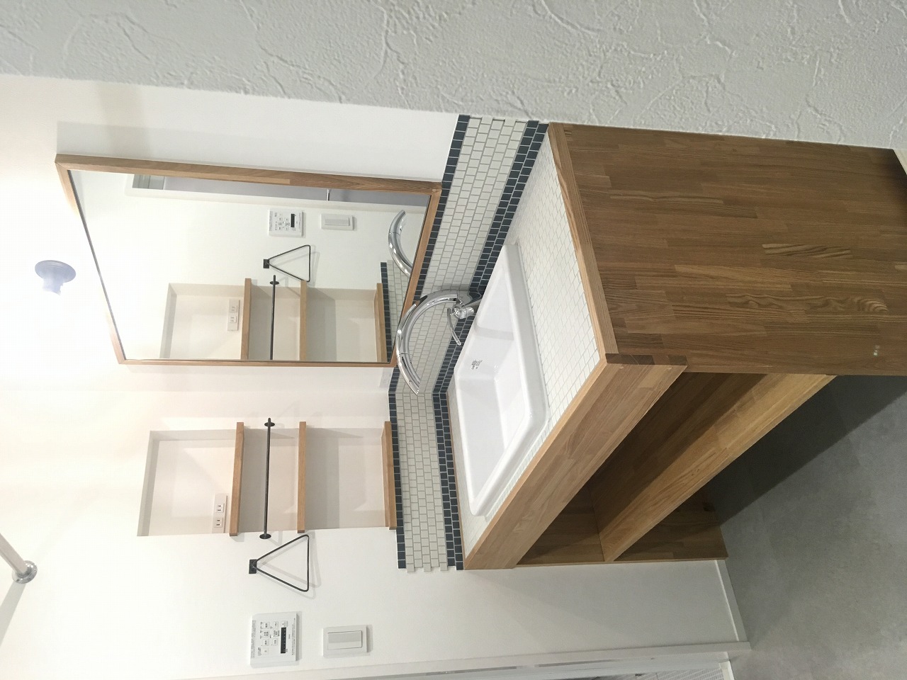 造作洗面化粧台　～タイル天板～