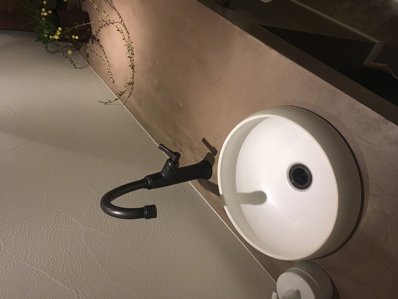 モールテックスのトイレカウンター