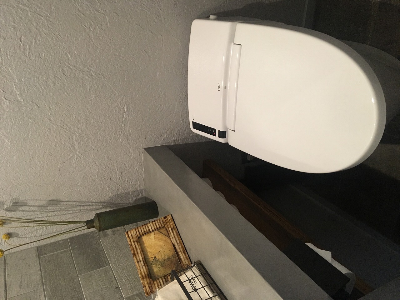 グレーを基調としたトイレ＠ロハススタジオ赤羽店