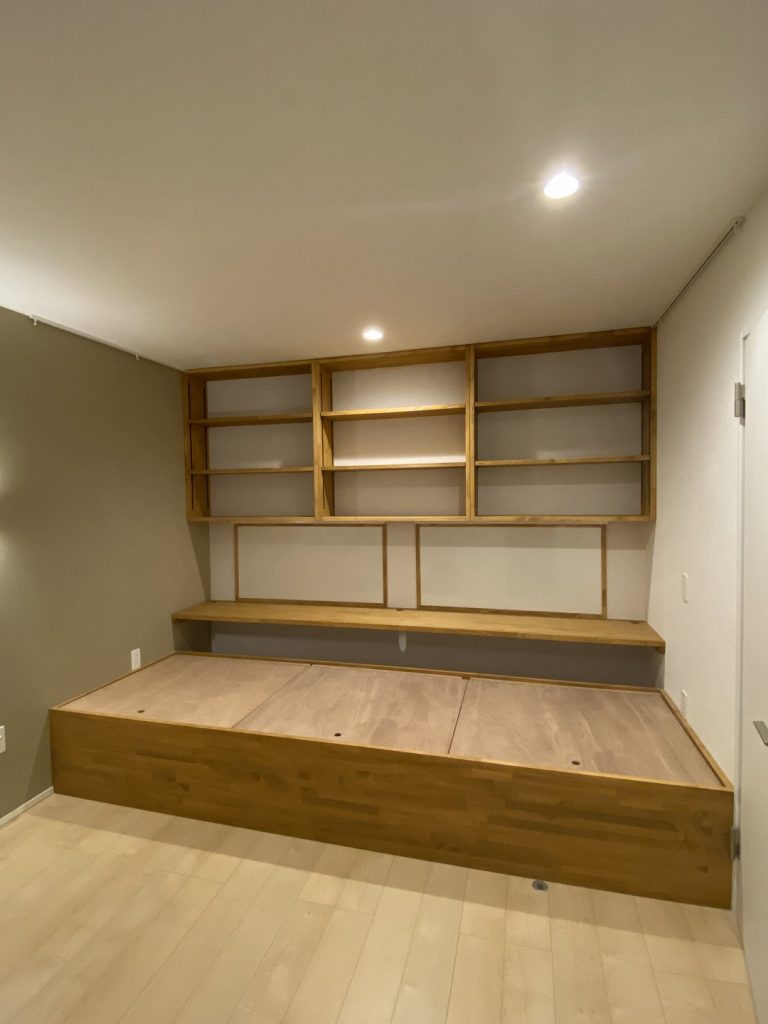 畳小上がりとワークデスク&本棚造作!! | 小山 征吾@OKUTA |リフォーム・マンションリフォームならLOHAS studio(ロハス ...