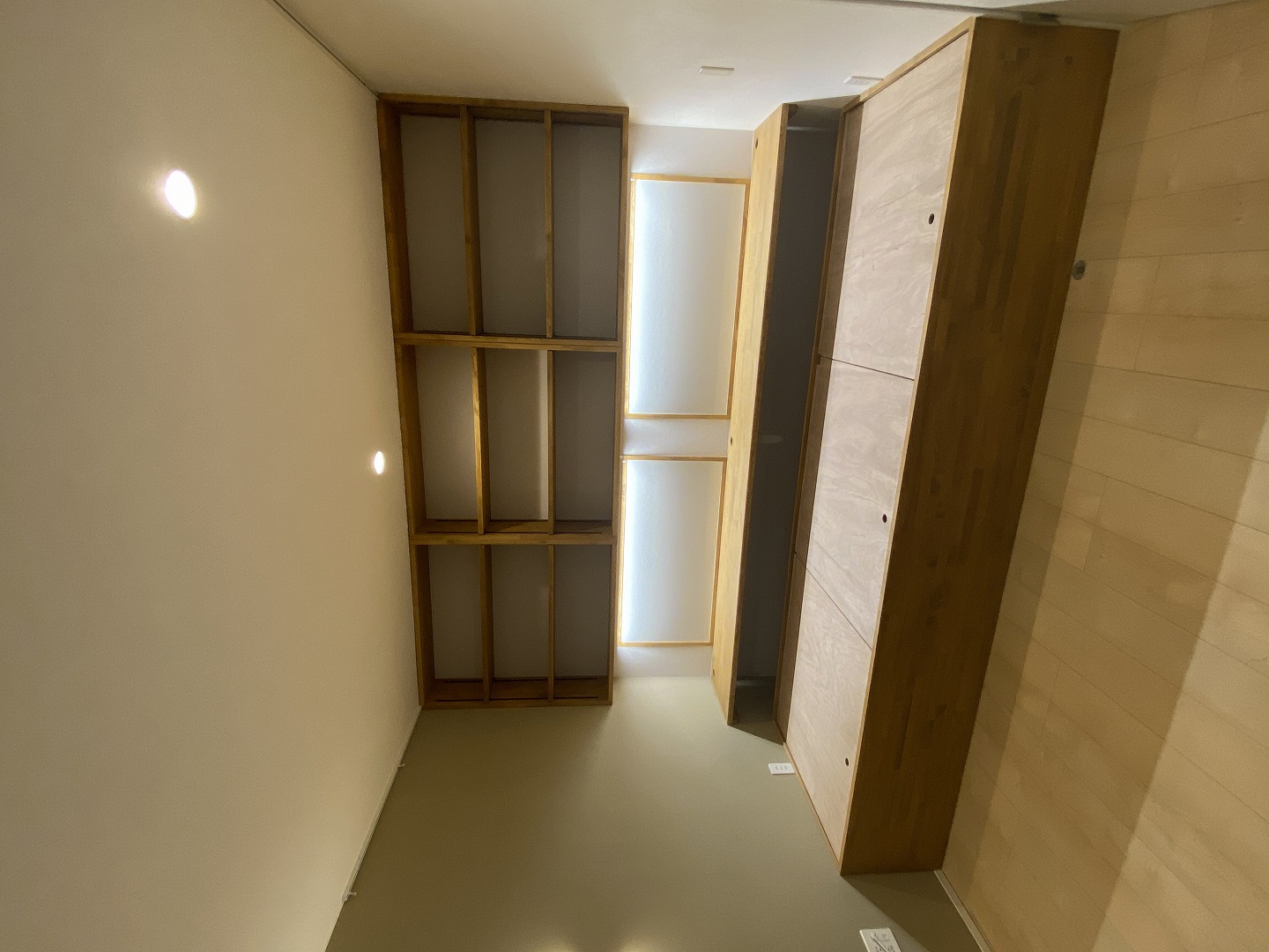 畳小上がりとワークデスク＆本棚造作！！