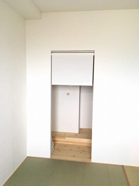 お部屋の入り口 ドアだけではありません ロールスクリーンという方法 Sa004 Okuta リフォーム マンションリフォームならlohas Studio ロハススタジオ Presented By Okuta オクタ