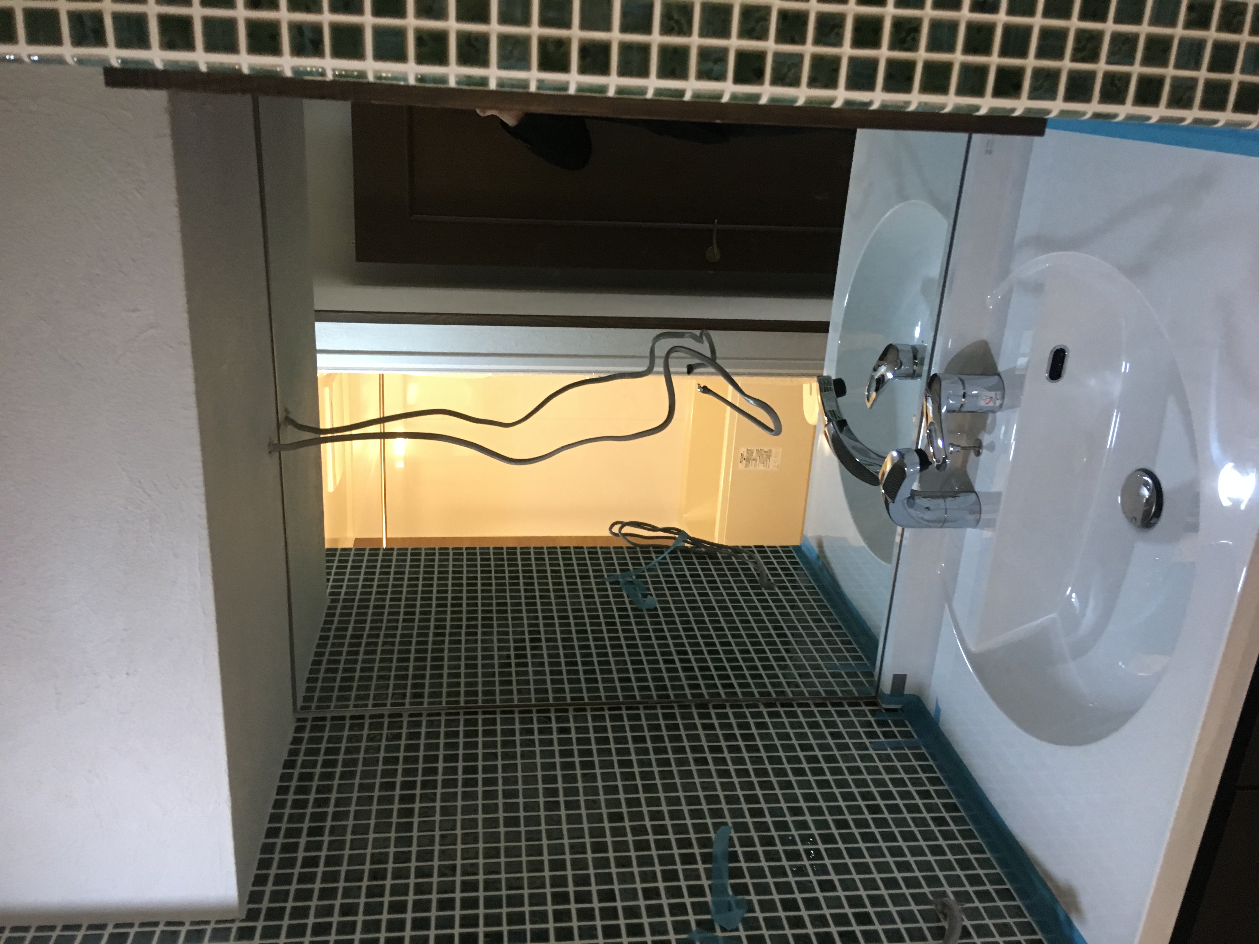 洗面所壁にモザイクタイル