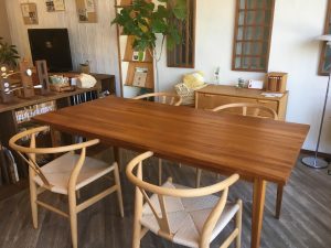 ア.デペシュのテーブル 1