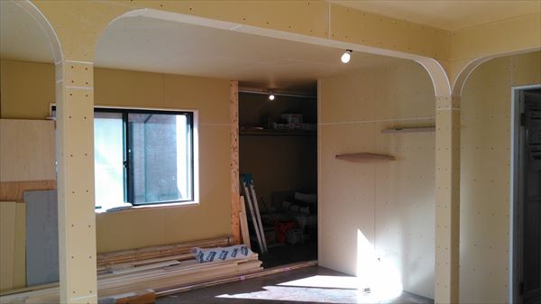 アール下がり壁の作り方