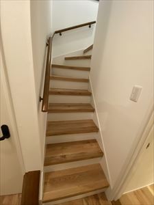 階段に無垢フローリング♪