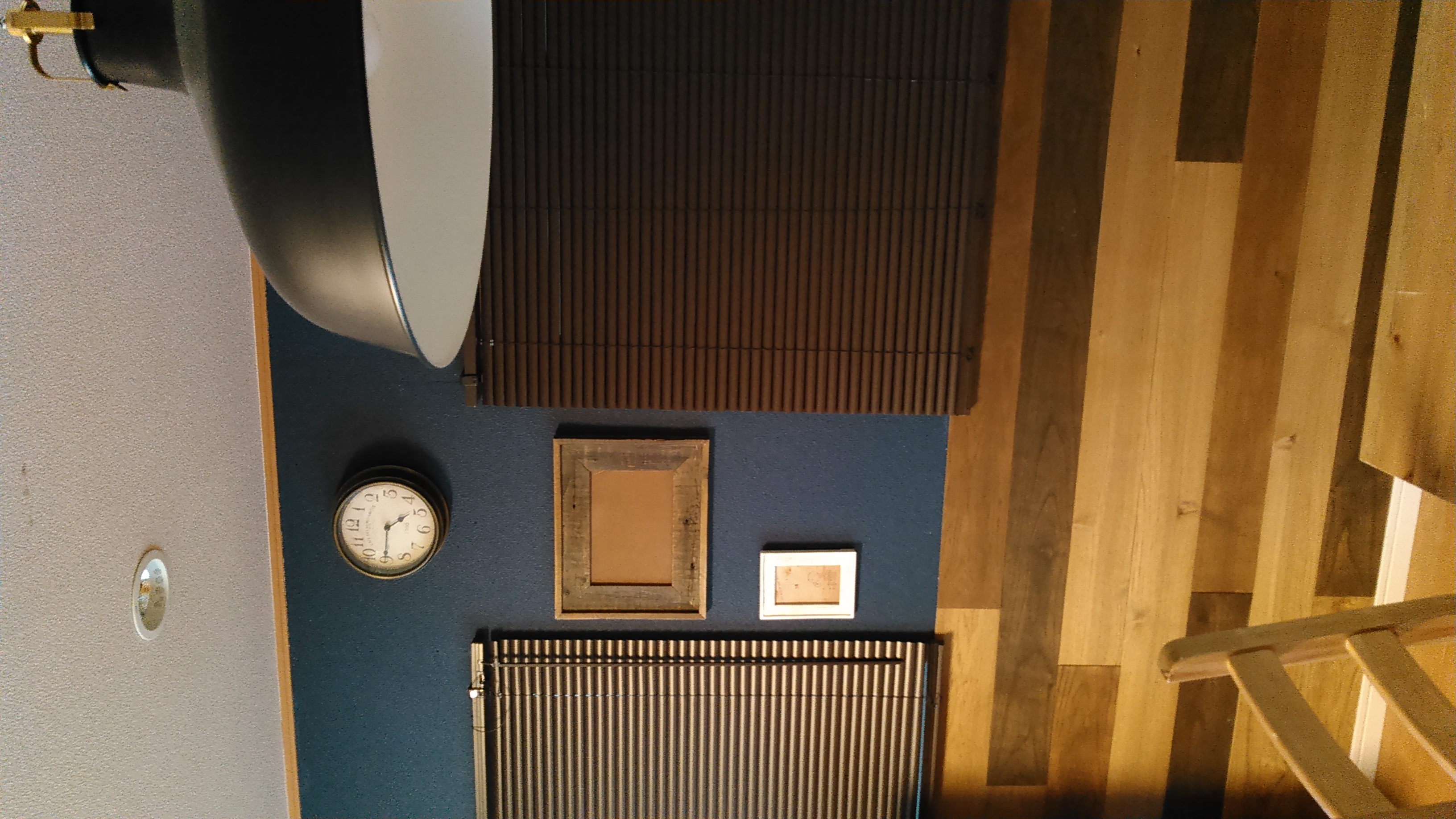 ギャラップの古材フレームでアクセント