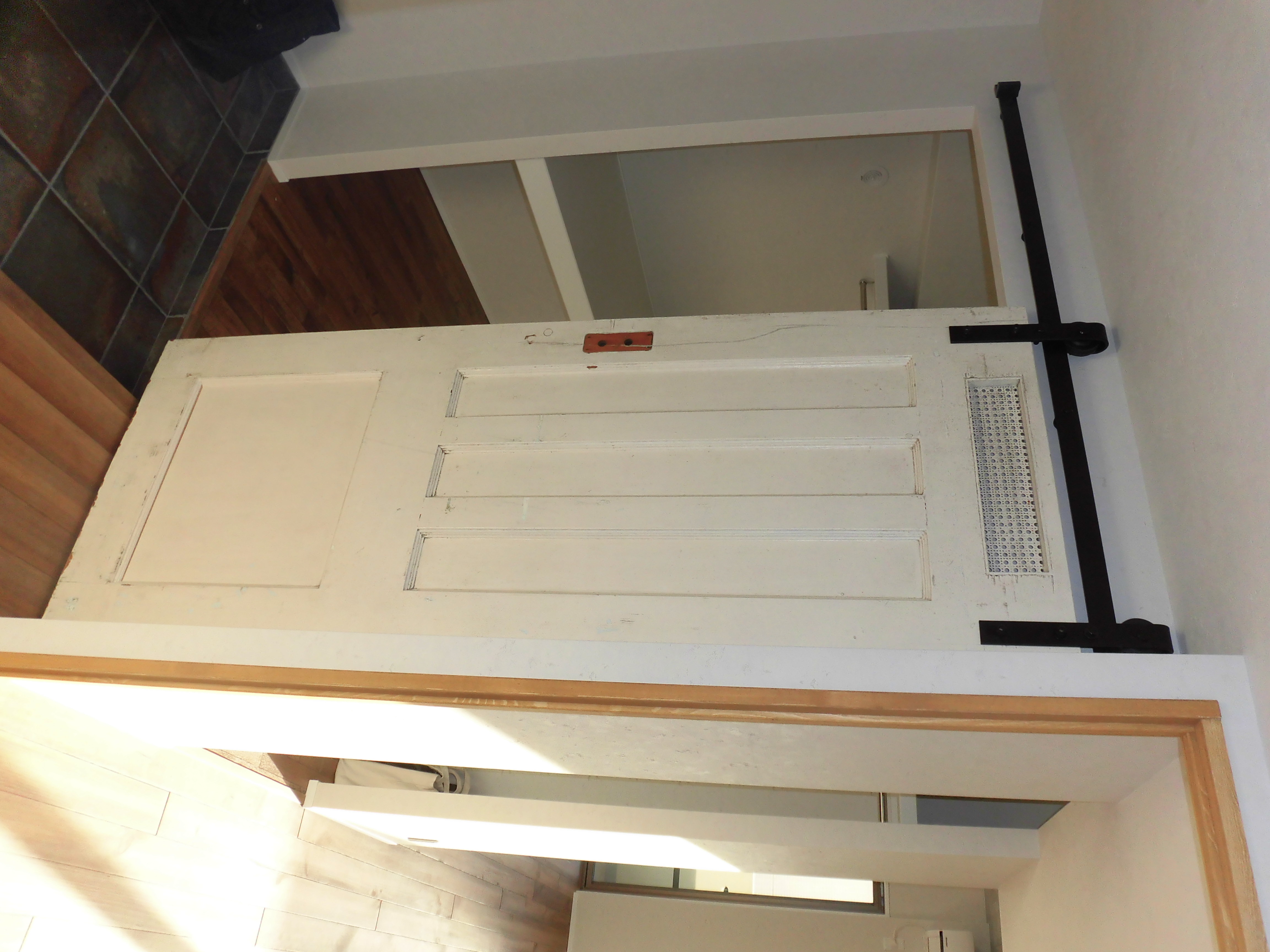 魅せるドア～ギャラップのアンティークドア×バーンドアハードウェア～