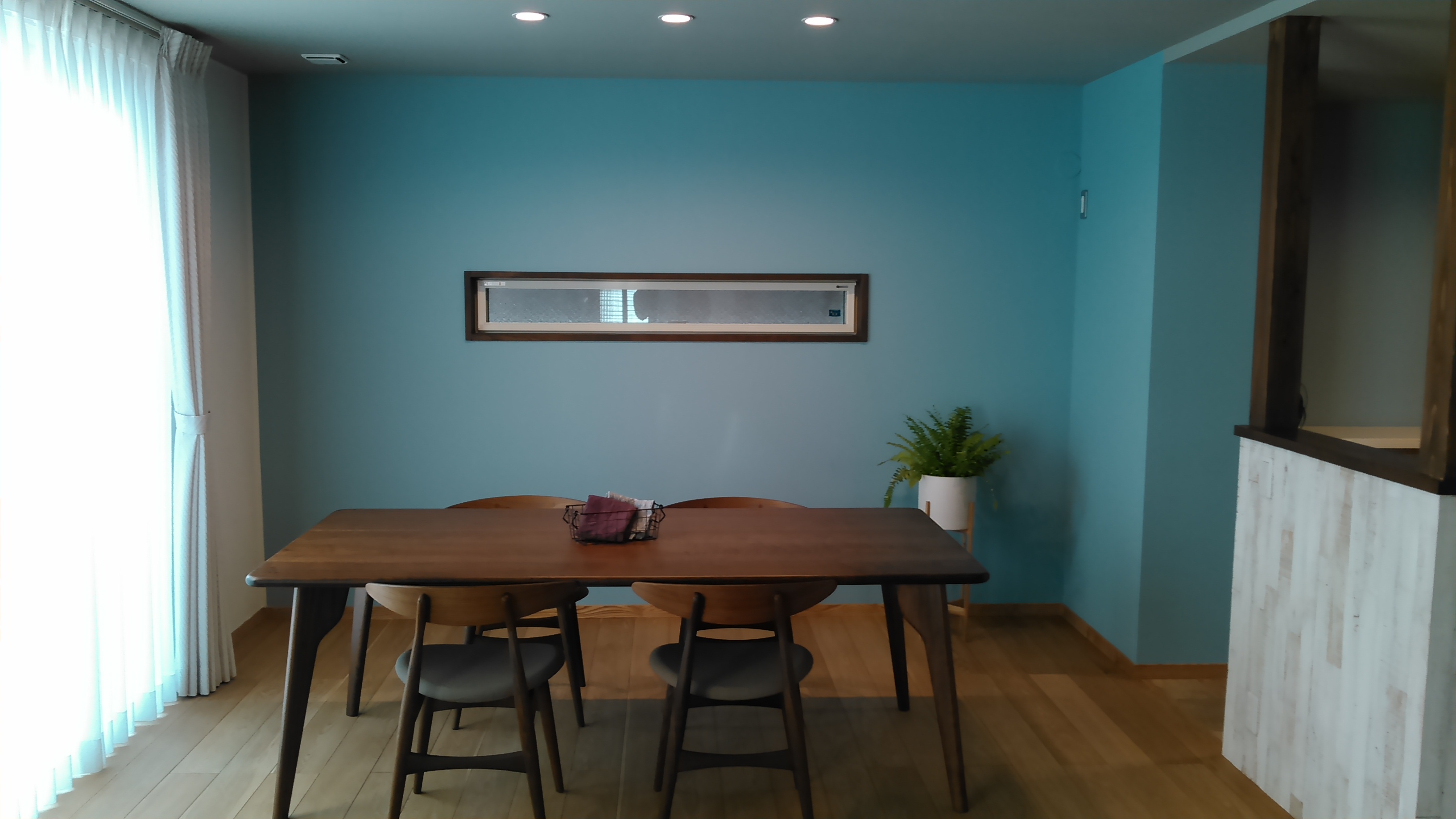 アクセント塗装壁　カラーワークス８９のＬＵＬＷＯＲＴＨ　ＢＬＵＥ