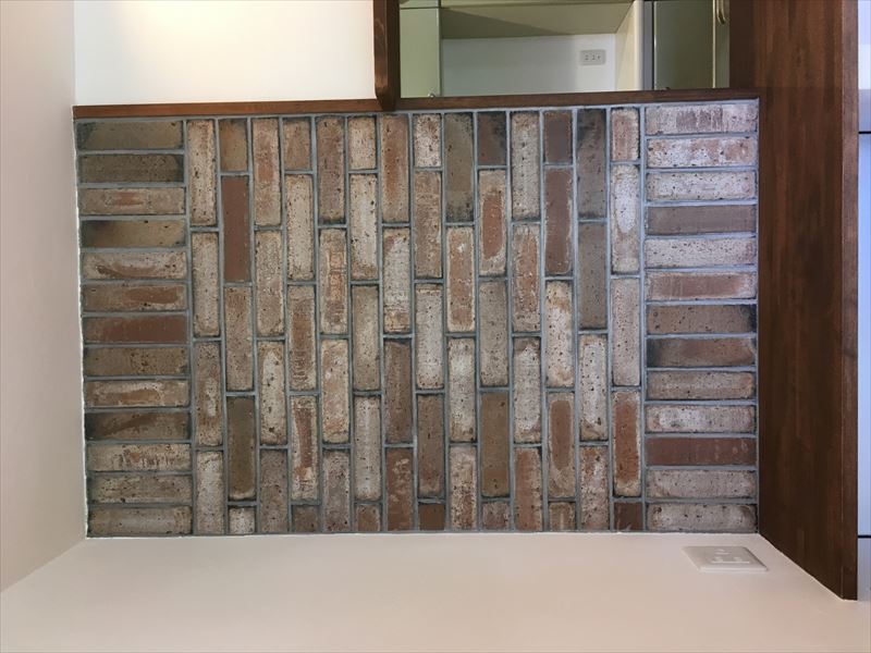 ブリックタイル張り　