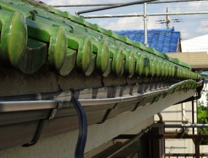 曲がった雨樋２