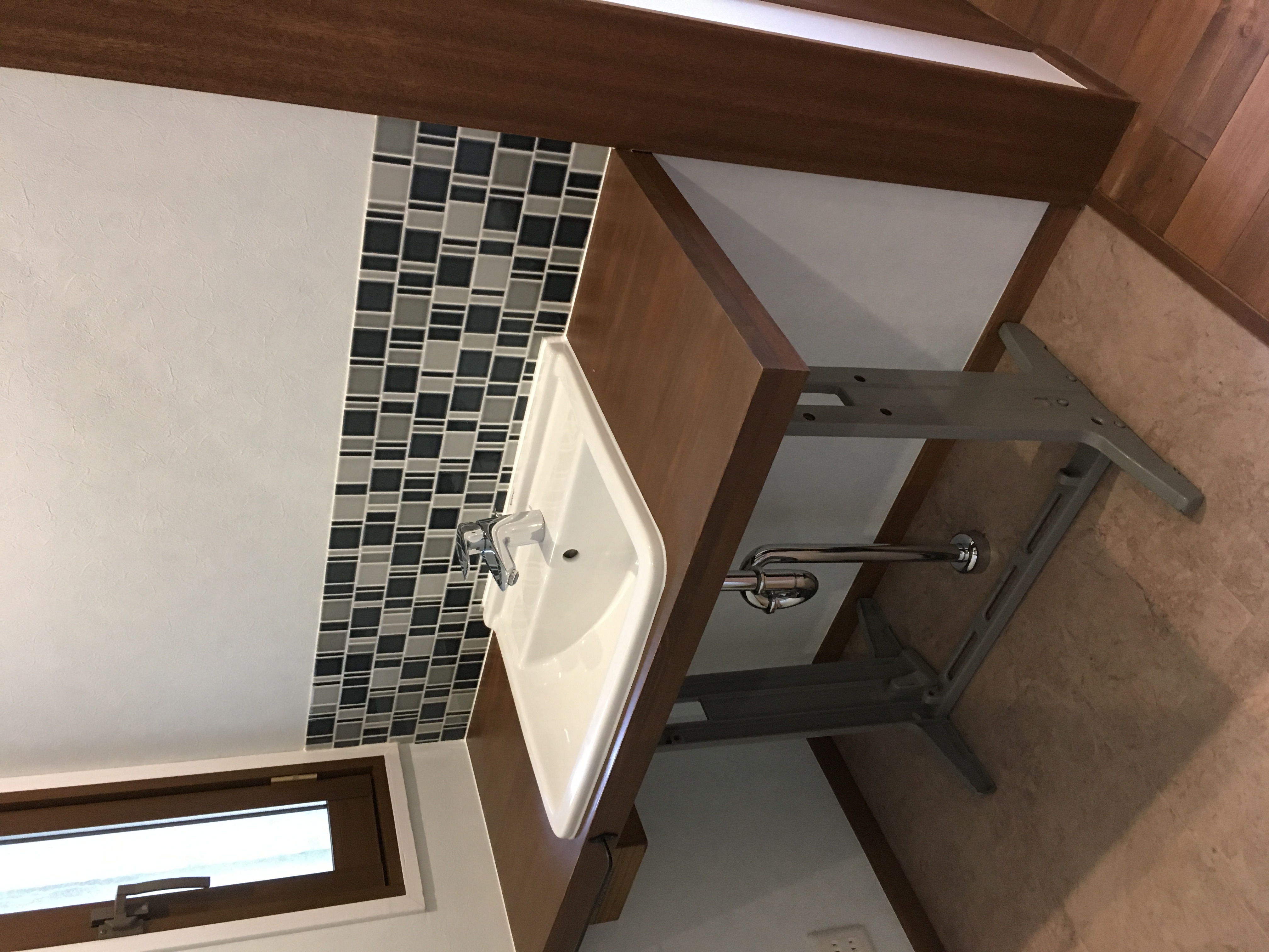 ハウスクエア横浜店☆思い出のミシン台で洗面台造作