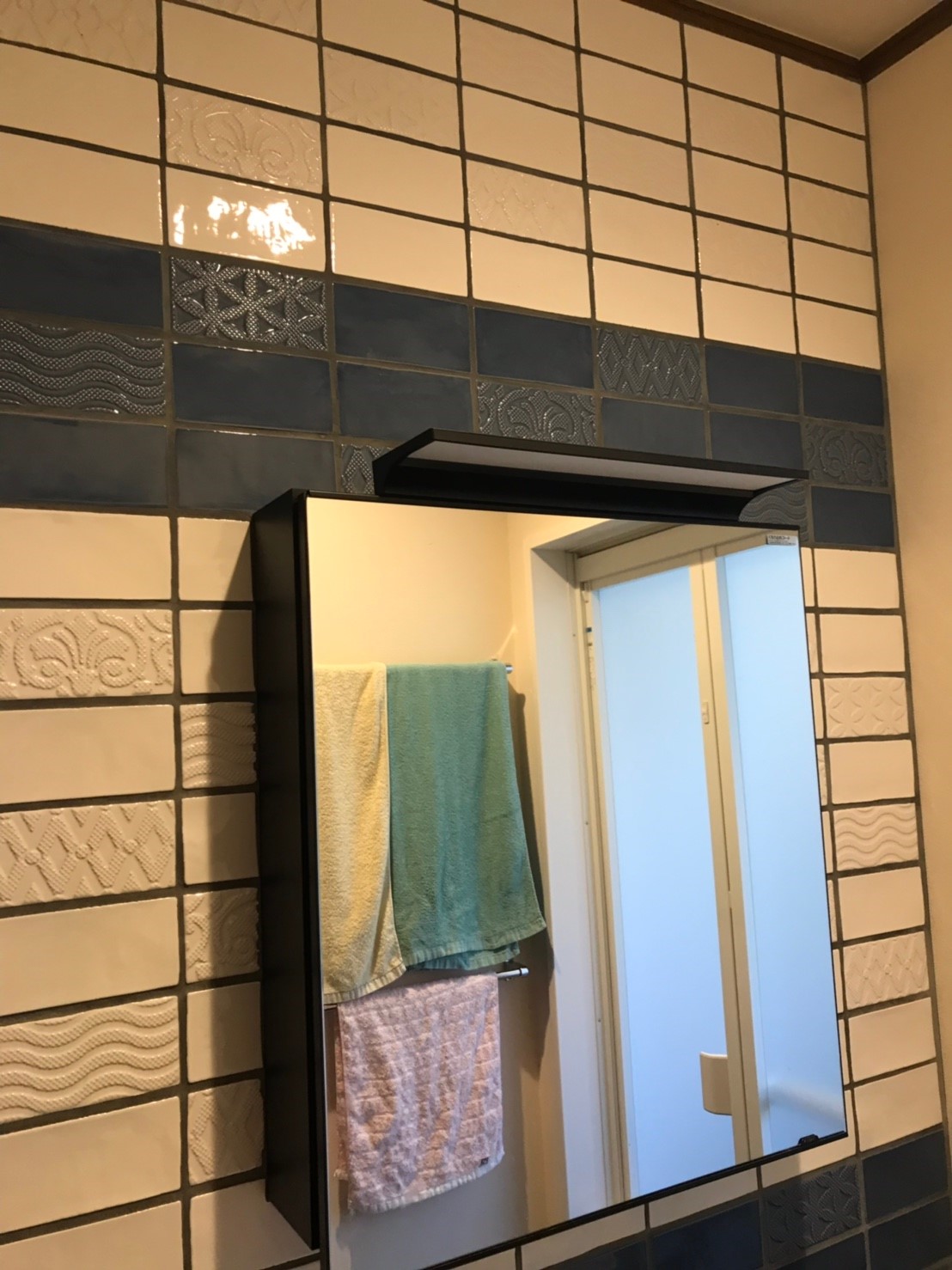 タイルを利用してオリジナルな洗面化粧台に