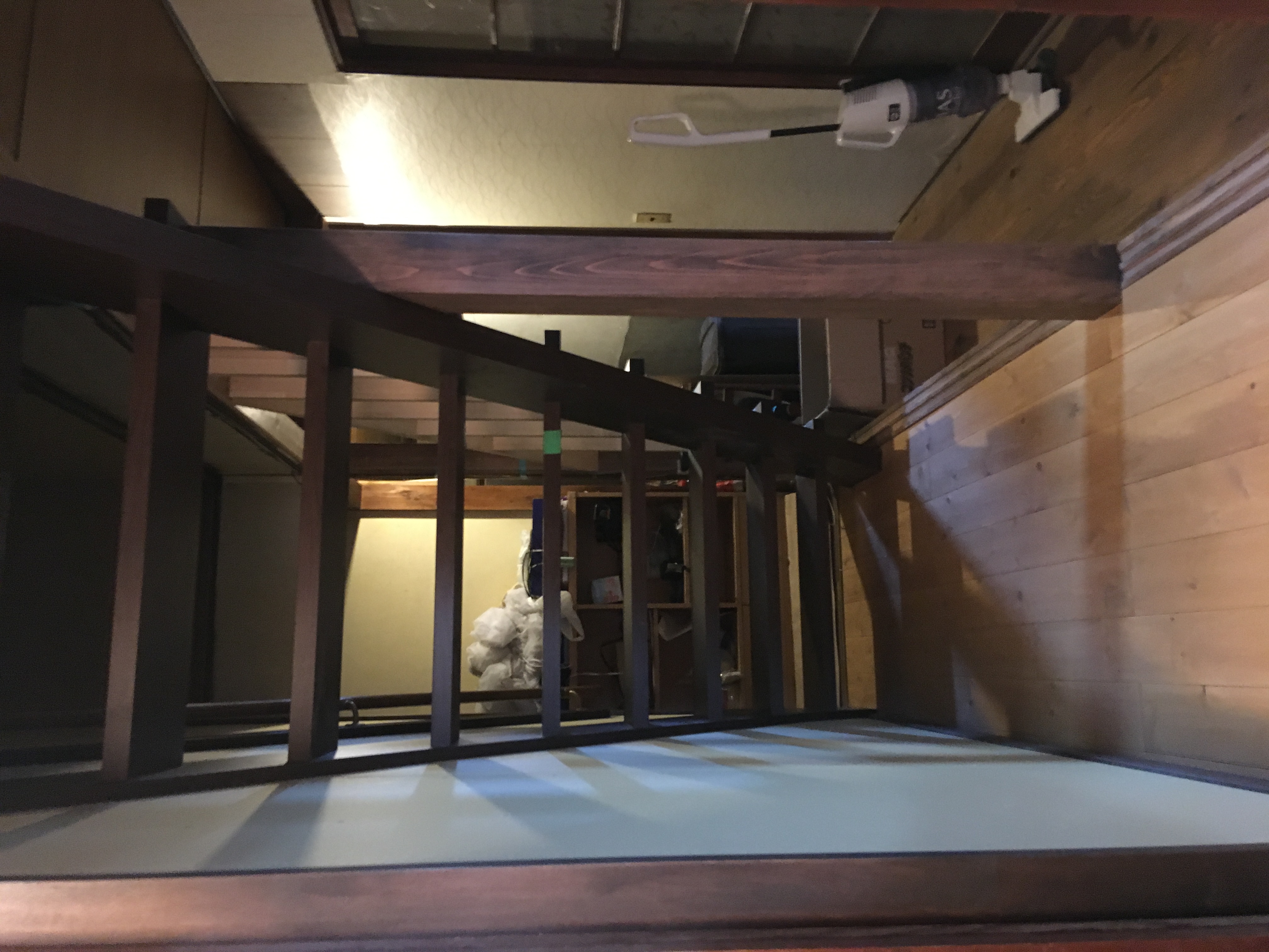 農家の築45年の家に新たに階段を設置しました。