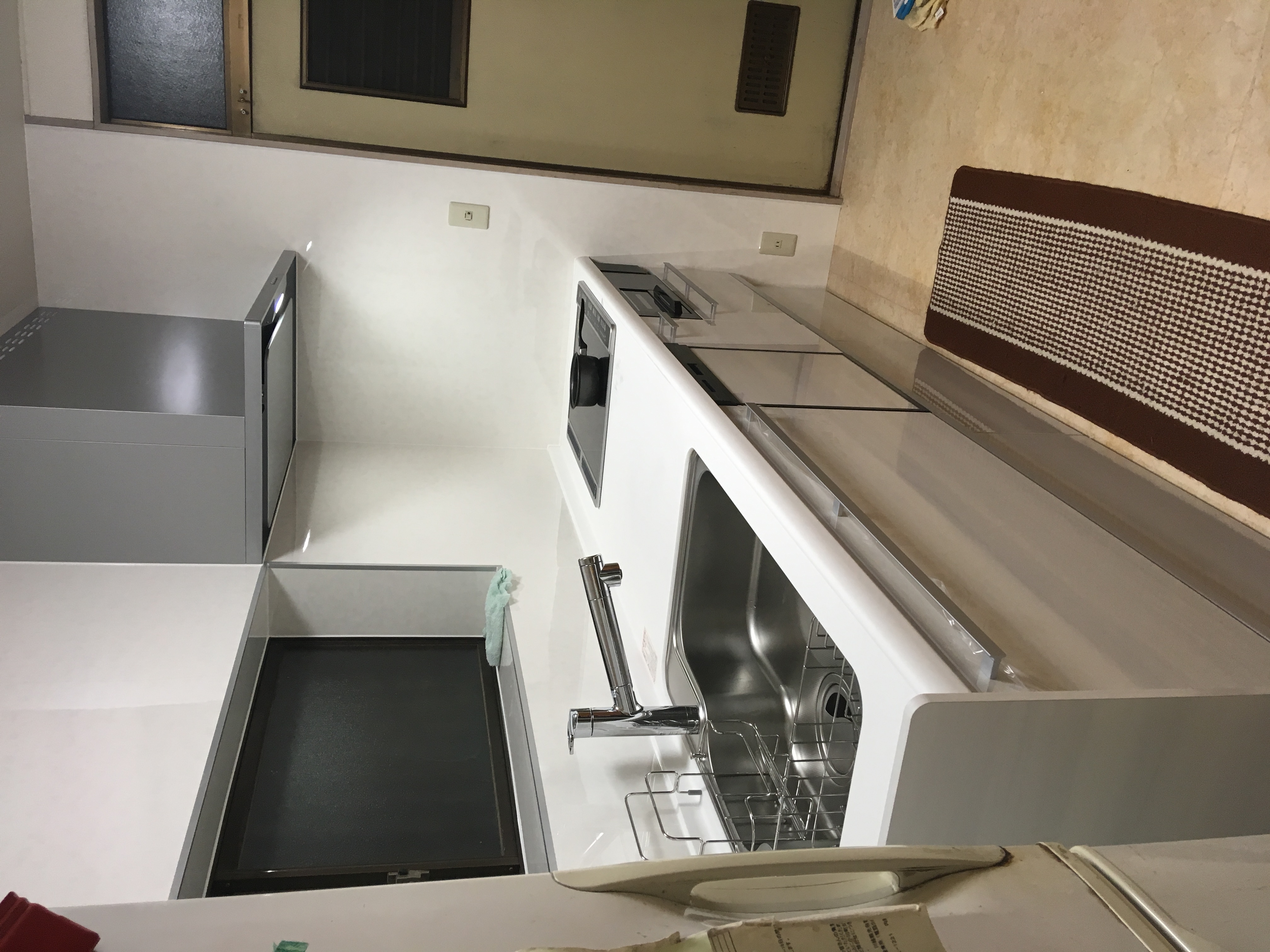 キッチンの交換、最近多くなった吊戸棚なしパターン