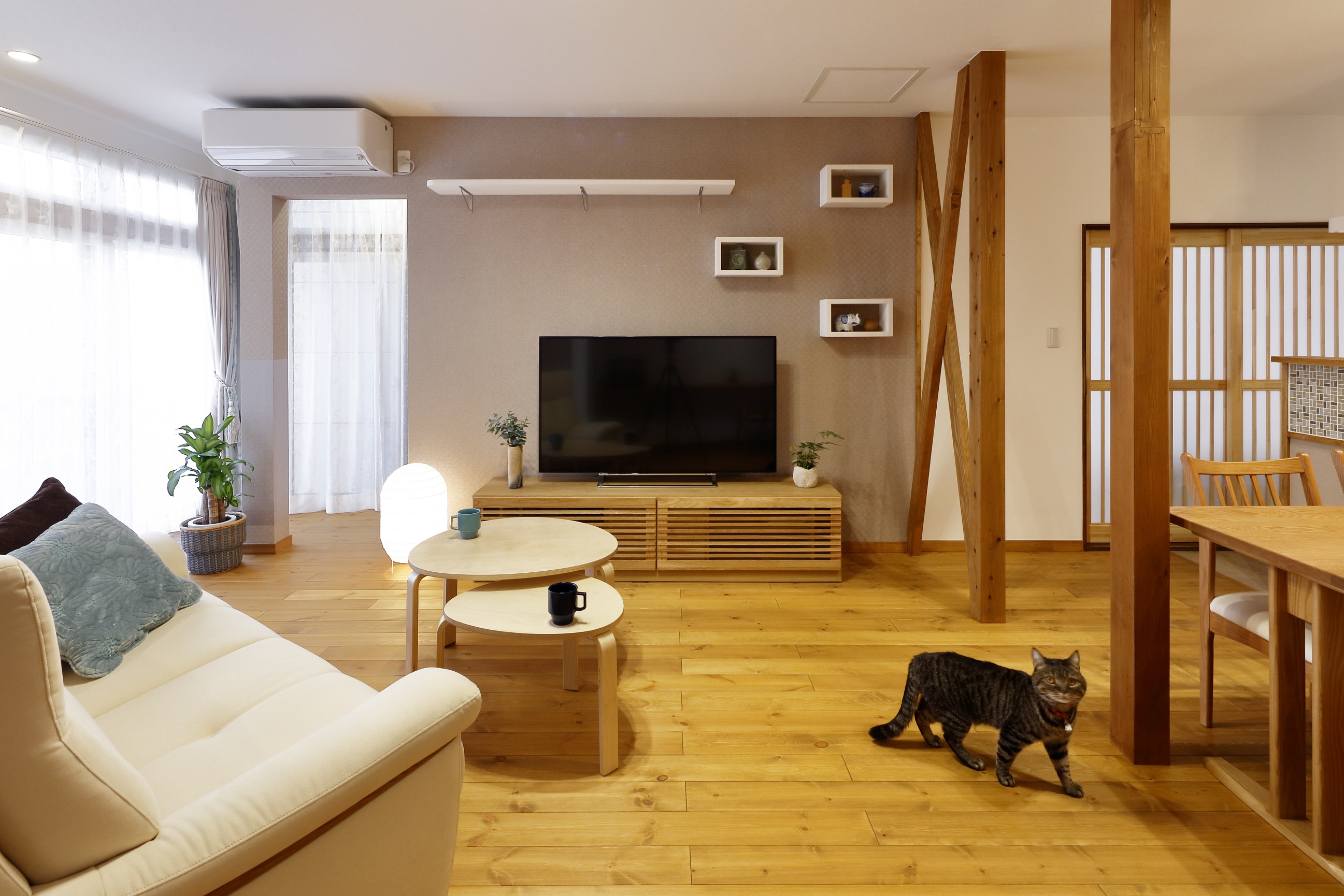 にゃんとも言えないリビング