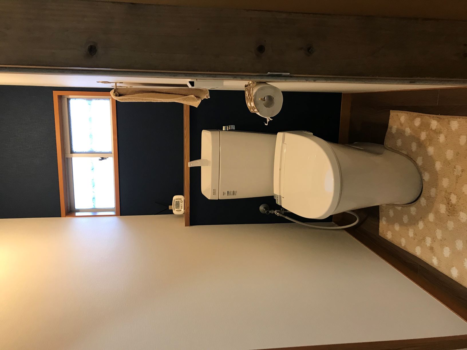 トイレの話（１）クロスのアクセント貼り