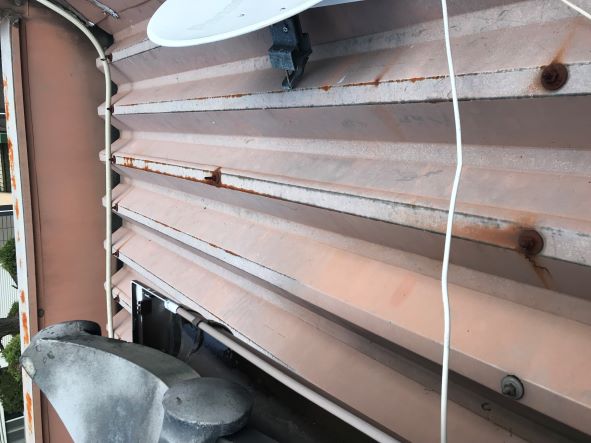 見えない所に。