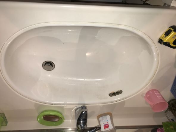 マンションの作り付けの洗面台のボール。