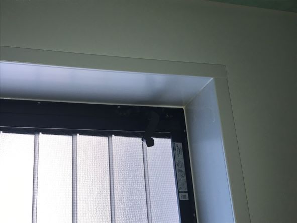 困った困った。ジャロジー窓の話。