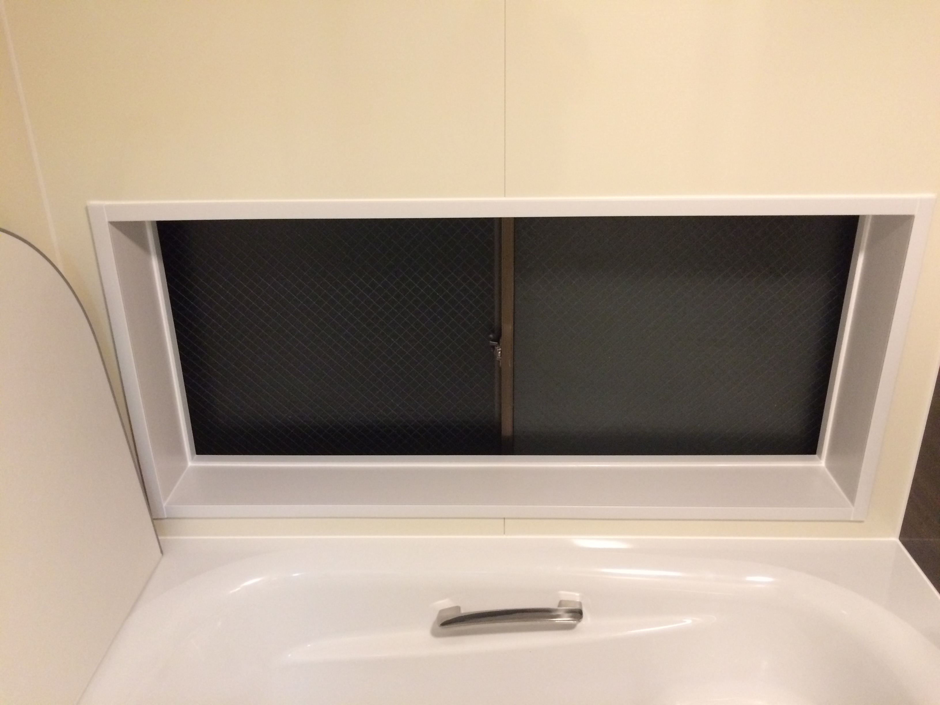 在来浴室 タイルのお風呂 からユニットバスへの交換工事 窓が浴槽よりも低い時は 小野田 大輔 Okuta リフォーム マンションリフォームならlohas Studio ロハススタジオ Presented By Okuta オクタ