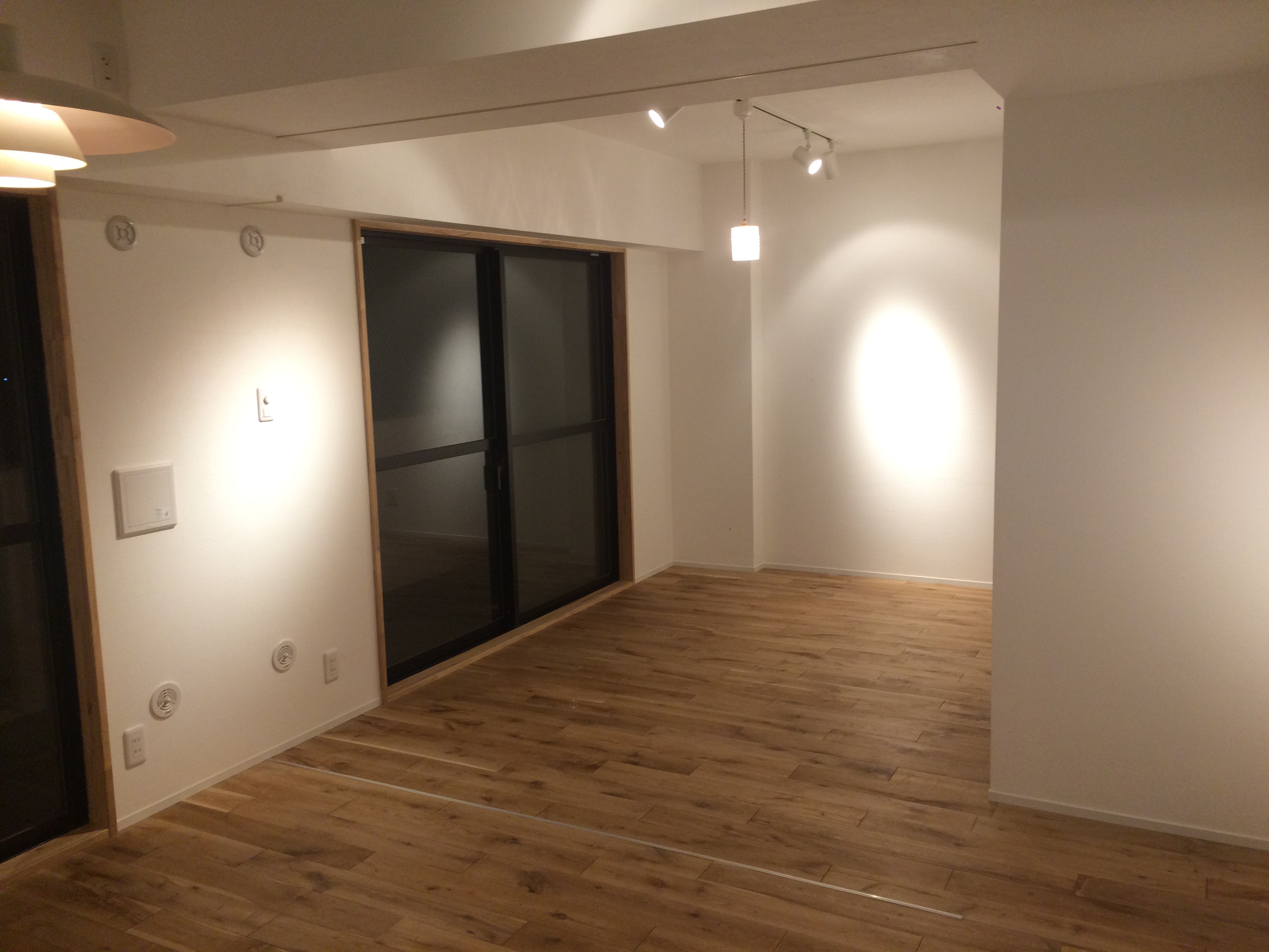 無垢フローリング　～ラスティックオーク～　LOHAS material