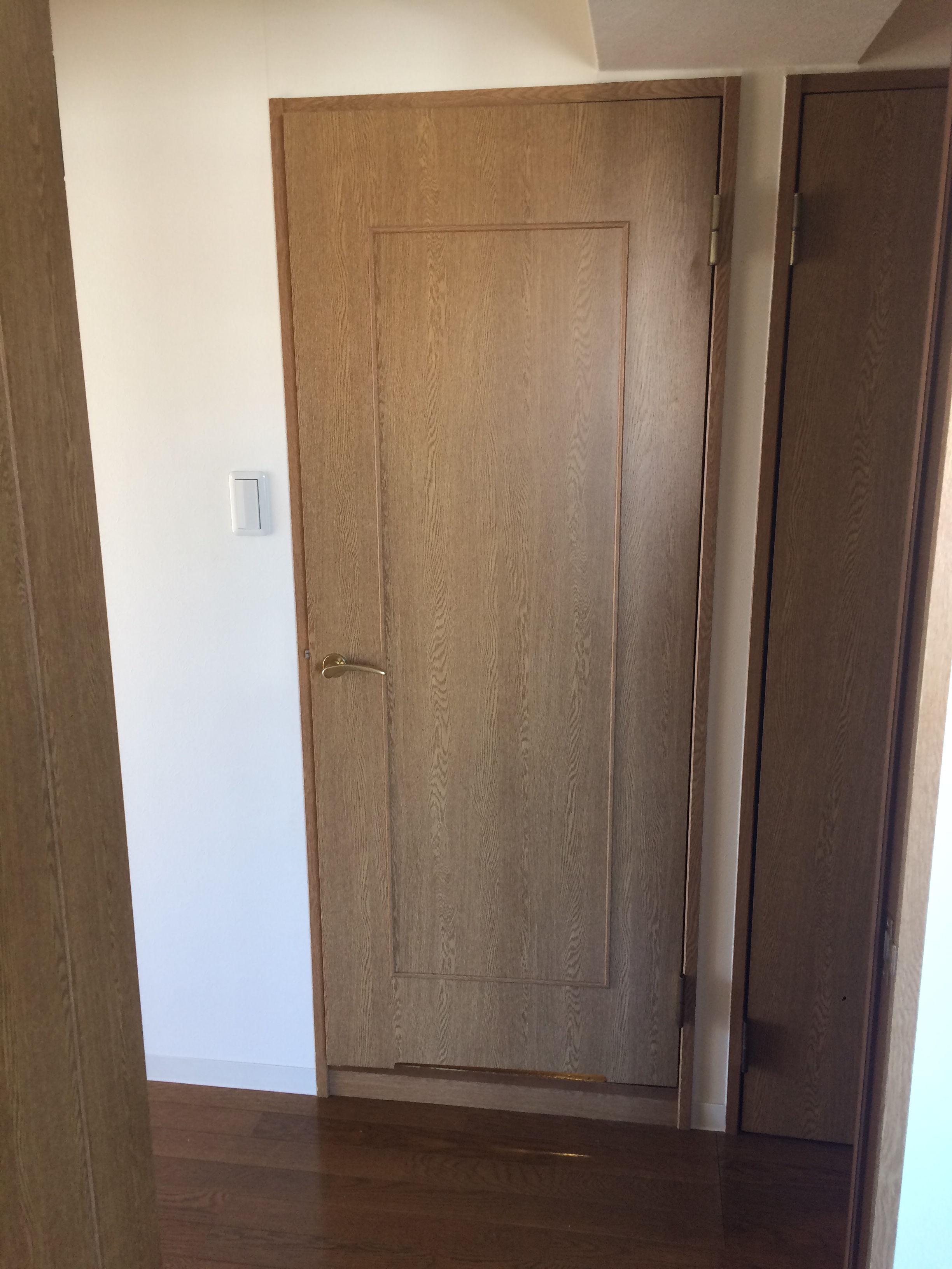 造作無垢建具+アイアンレバーハンドル　