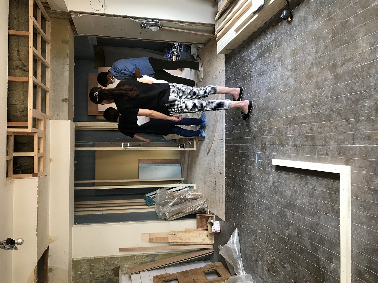 中間立合い木工事