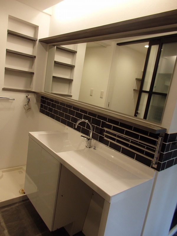 アルミの造作スライドドア完成！