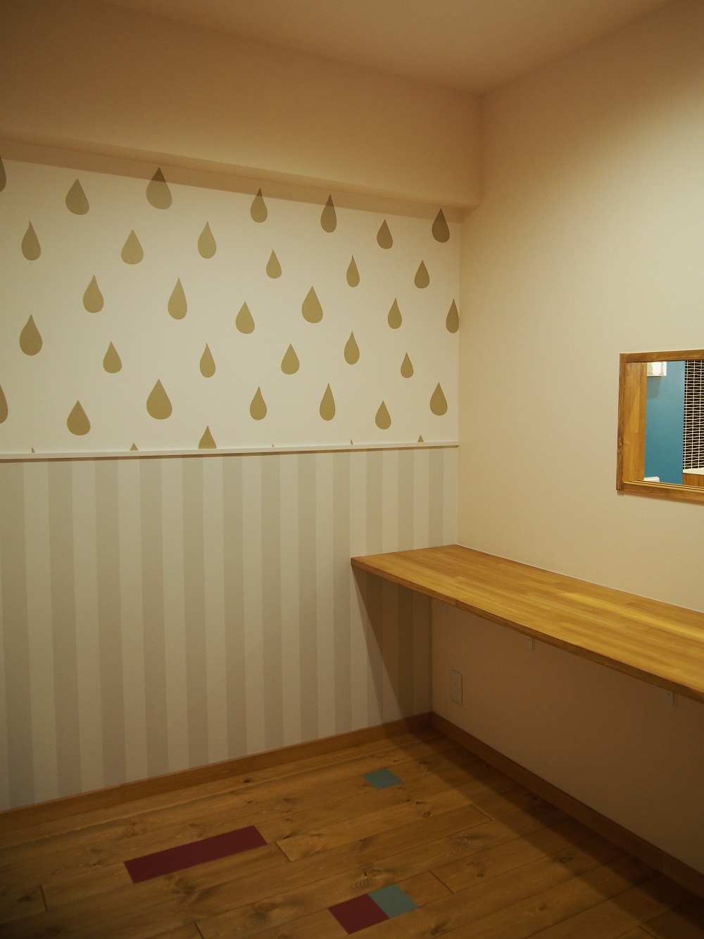 アクセントクロス　子供部屋