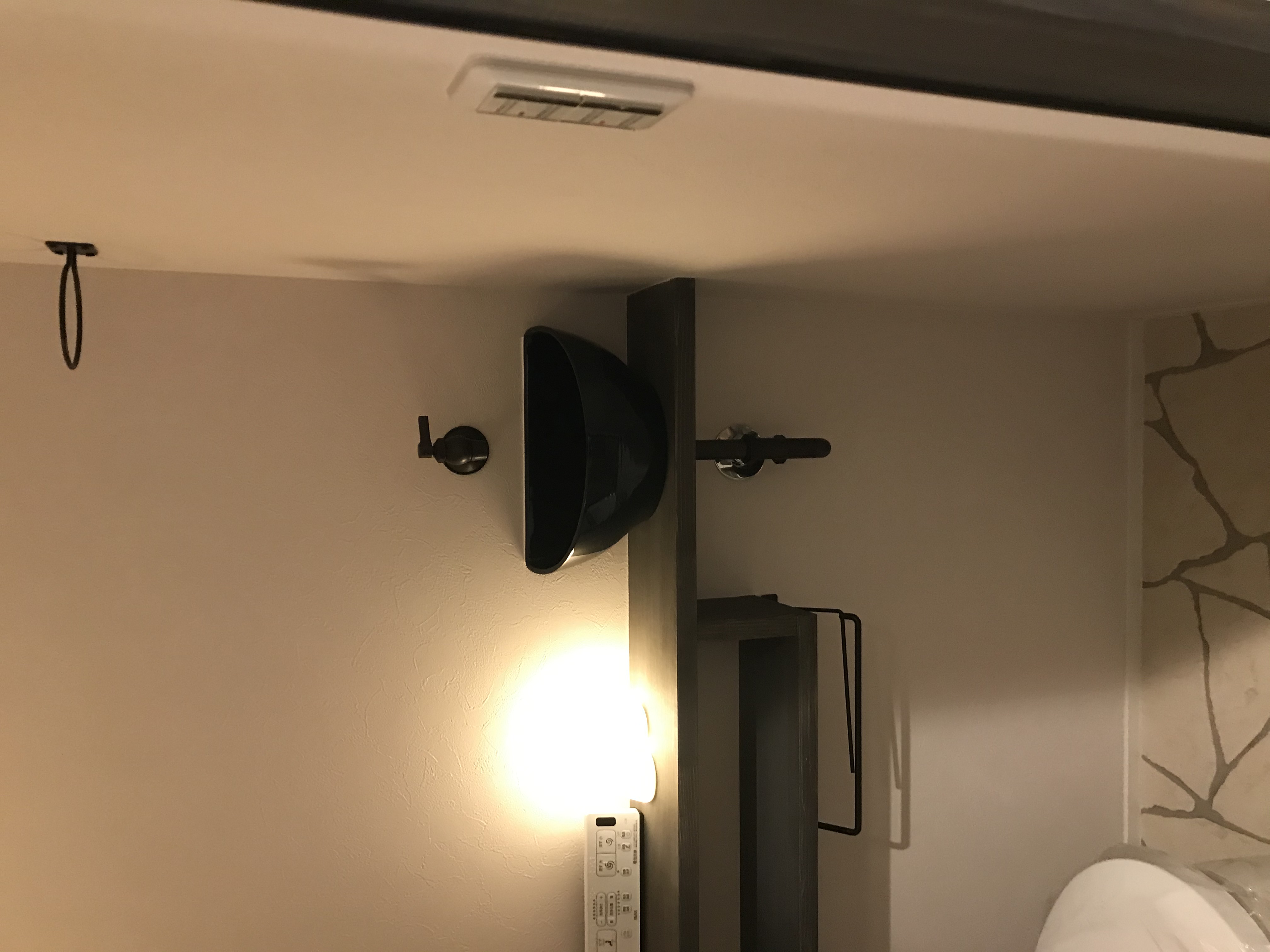 トイレ　手洗いカウンター　造作